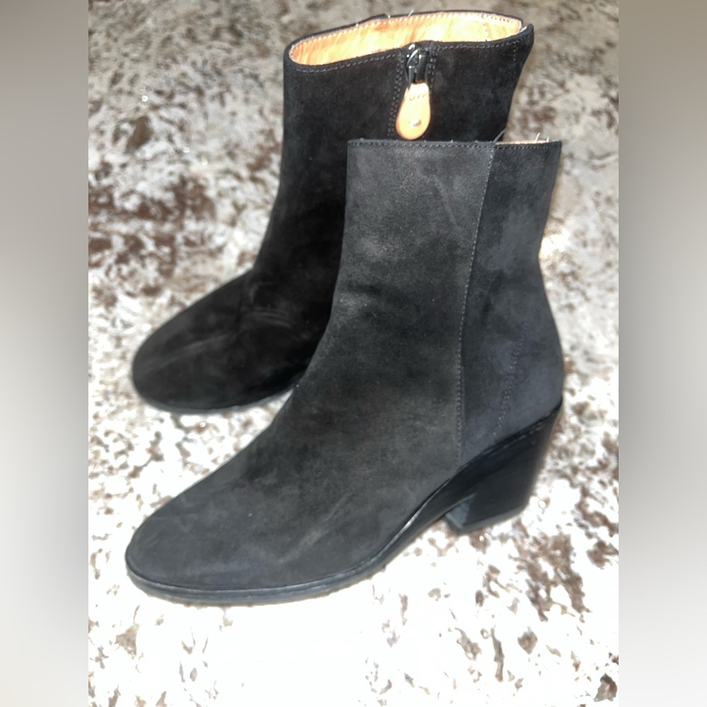 Womens size 6 black suede gentle souls ankle boots